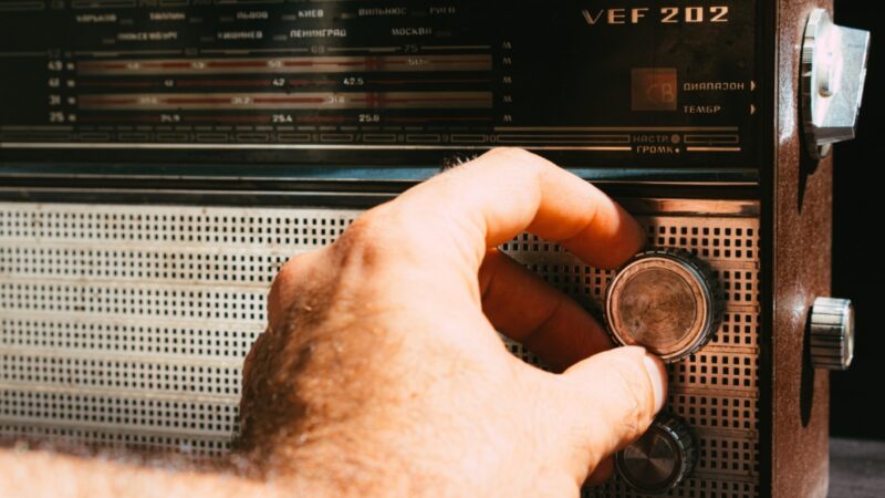 Radio i czujna sąsiadka ratują życie 89-letniej mieszkance Elbląga