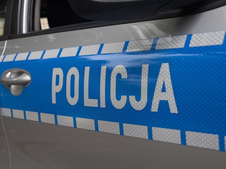 Podsumowanie weekendowych działań policji w Elblągu: 137 interwencji i 5 zatrzymanych poszukiwanych