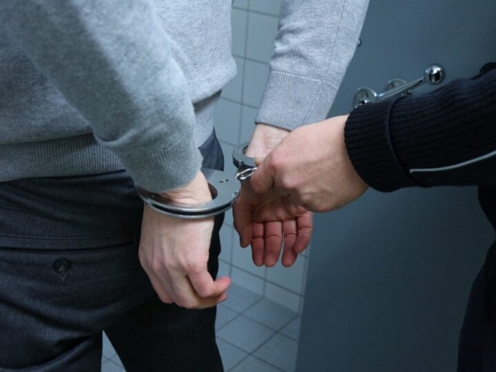 Duo mężczyzn aresztowanych za rozbojowy napad na sklep samoobsługowy w Elblągu