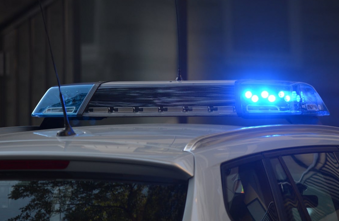 Działania elbląskich policjantów podczas weekendu: liczy badania trzeźwości, liczne kontrole i wypadki na drogach