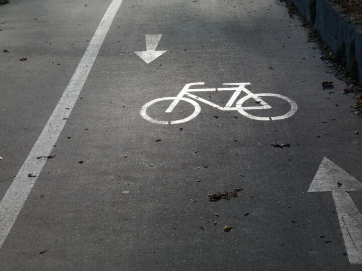 Zakres kosztów budowy nowego odcinka ścieżki rowerowej wzdłuż alei Grunwaldzkiej wynosi od 982 tys. zł do 1,4 mln zł