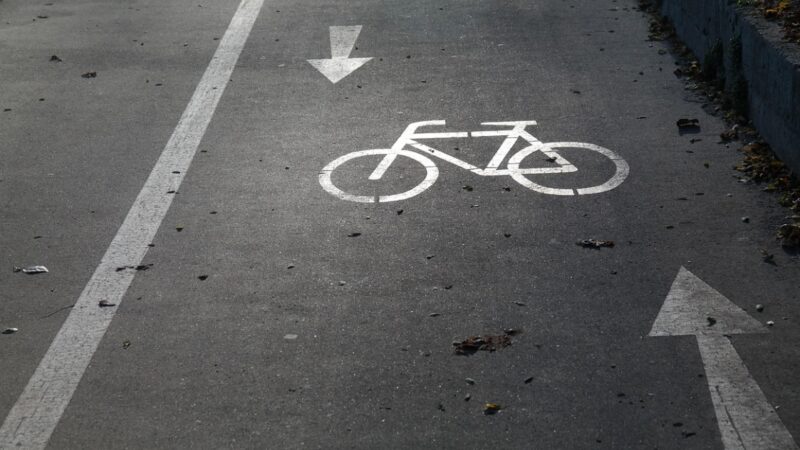 Zakres kosztów budowy nowego odcinka ścieżki rowerowej wzdłuż alei Grunwaldzkiej wynosi od 982 tys. zł do 1,4 mln zł