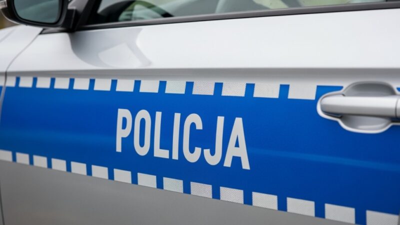 Awantura na meczu Olimpii Elbląg: Kibice w rękach policji po dramatycznych incydentach