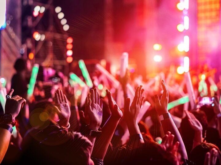 Jasna Strona Miasta: Weekend Pełen Muzyki i Radości z Mateuszem Ziółko i Księdzem z Osiedla