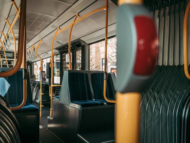 Nowe zmiany w elbląskiej komunikacji miejskiej: Co czeka pasażerów?