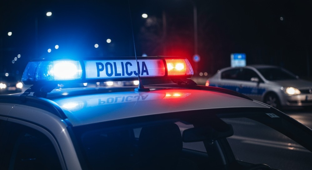 Bezdomny mężczyzna wybił szybę w elbląskiej komendzie, szukając schronienia