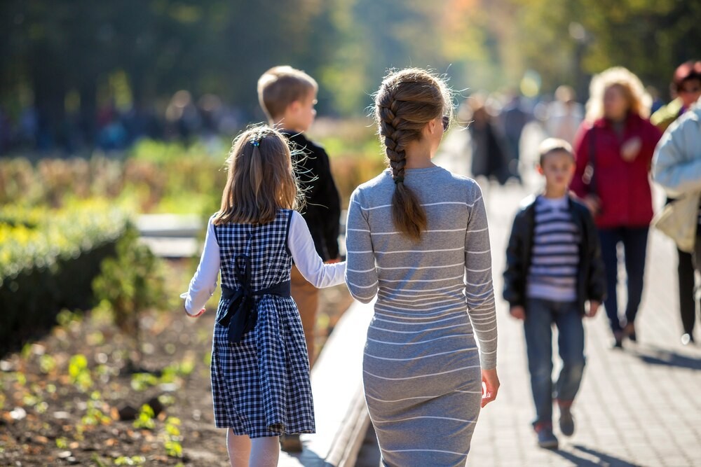 Elbląg: 227 dzieci w rodzinach zastępczych – ile jeszcze czeka na dom?