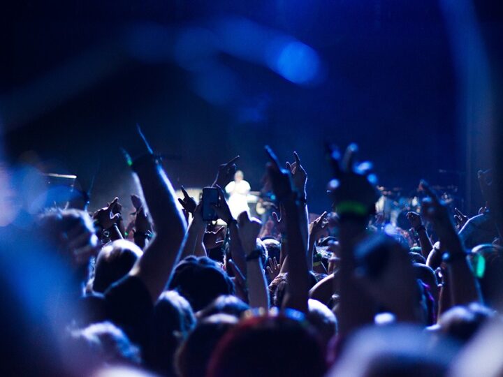 Francuska noc pełna melodii: Koncert „Pod dachami Paryża” w Elblągu!