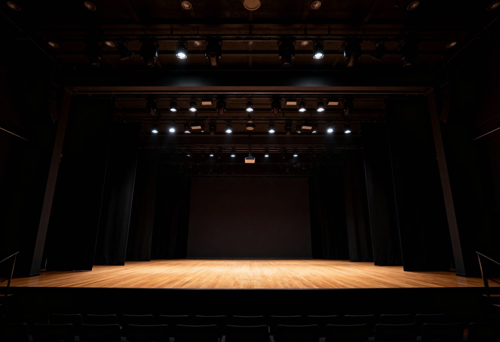 Odkryj Swoją Siłę: Teatralne Szepty dla Kobiet w Elblągu