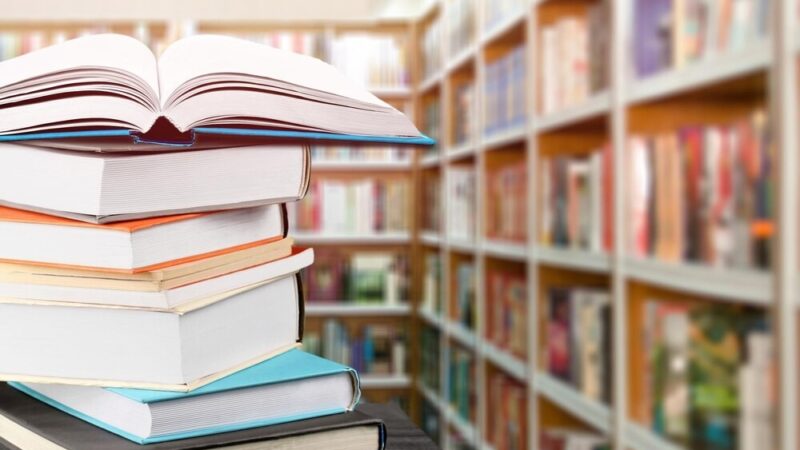 Młodzi czytelnicy odkrywają interaktywne komiksy paragrafowe w Elblągu