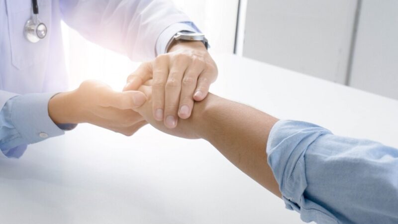 Strażak i emerytowany żołnierz ratują życie na elbląskim turnieju tenisa stołowego