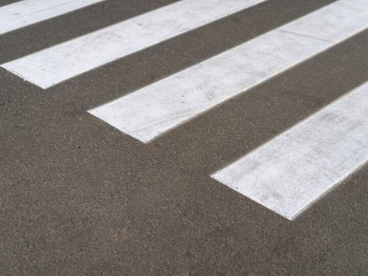 Kotek uratowany z silnika – kierowcy, sprawdzajcie swoje auta!