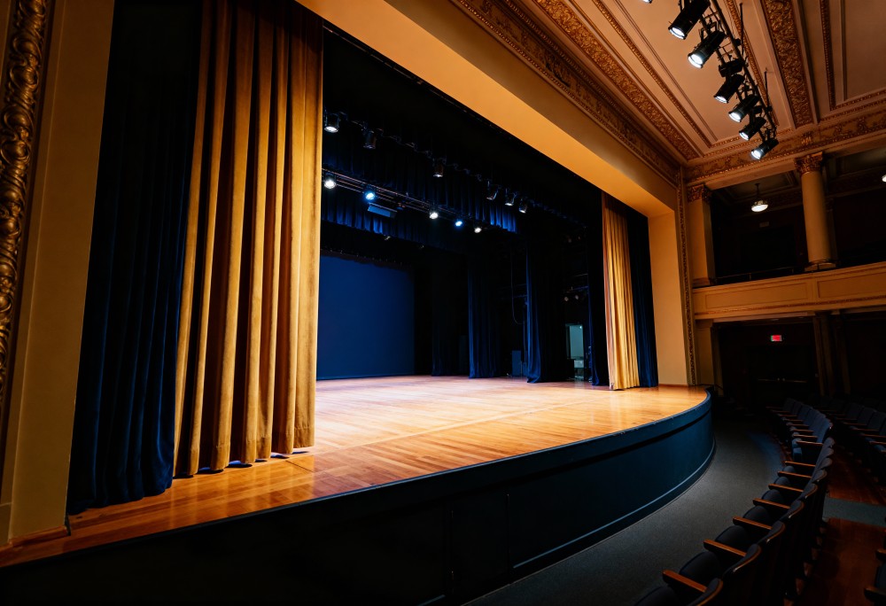 Małe zbrodnie małżeńskie – emocjonalny dramat w Elblągu