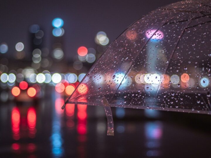 Gęsta mgła nad Warmińsko-Mazurskim: Uważaj na ograniczoną widoczność!