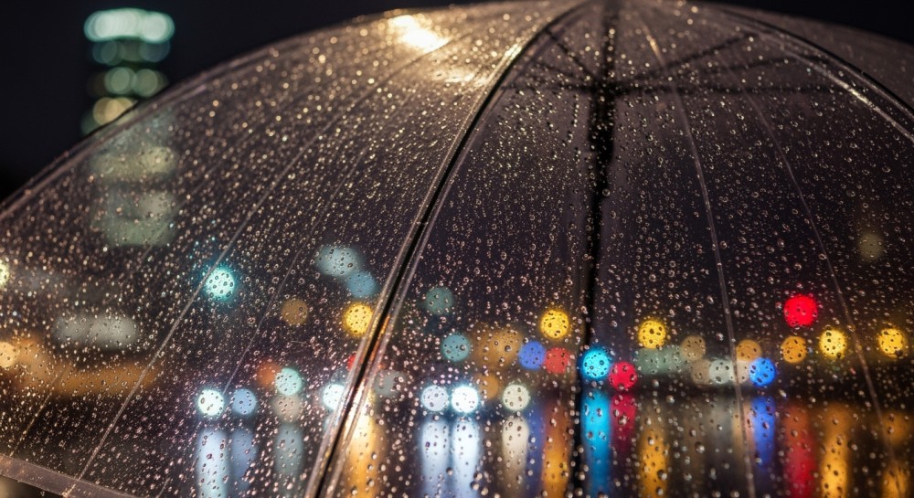 Marznące opady deszczu: Uważaj na śliskie drogi!