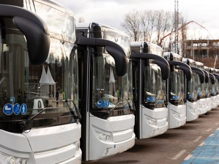 Nowe autobusy w Elblągu: ekologiczna rewolucja w komunikacji miejskiej