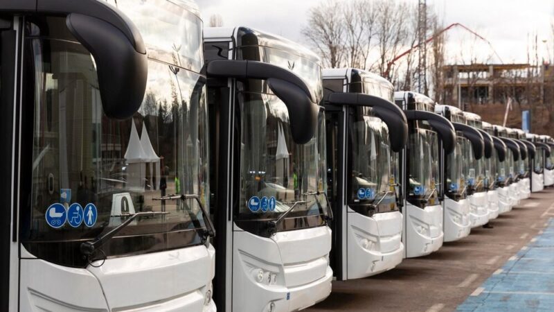 Nowe autobusy w Elblągu: ekologiczna rewolucja w komunikacji miejskiej