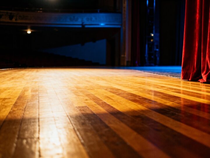 Seniorskie emocje na scenie – Teatr życia oczarowuje publiczność