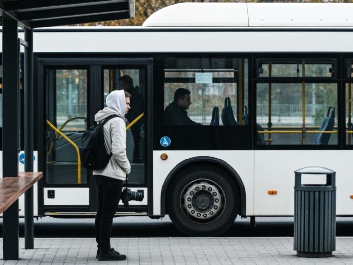 Transport publiczny wraca na trasy po incydencie na Pl. Słowiańskim