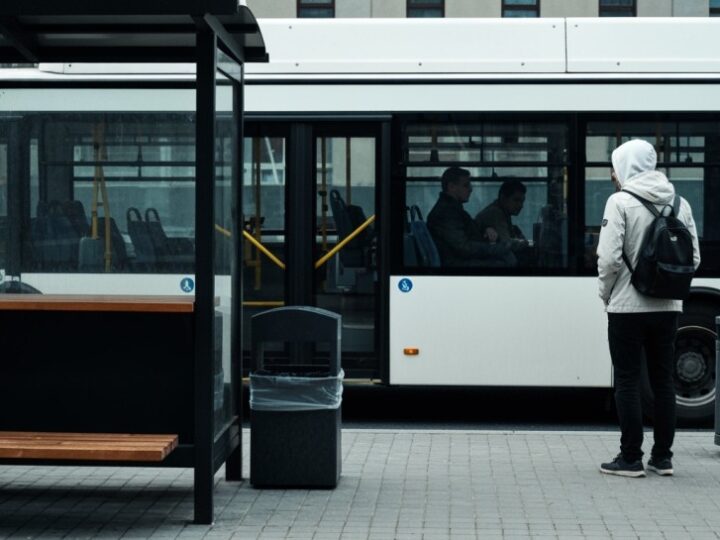 Świąteczne zmiany w rozkładzie komunikacji miejskiej na Boże Narodzenie i Nowy Rok 2026