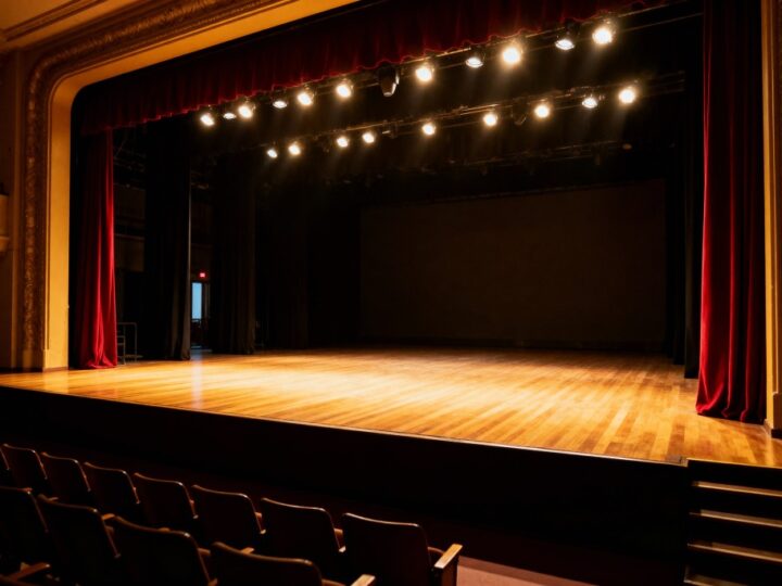 Miłość, humor i refleksje w teatrze na żywo