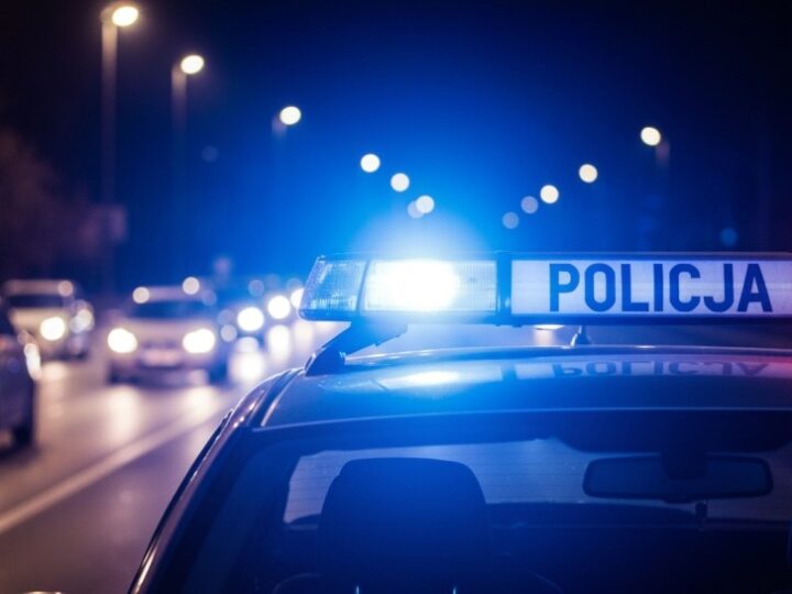 Złudne bogactwo: 74-latka straciła 5 tysięcy złotych na oszustwie z paczką