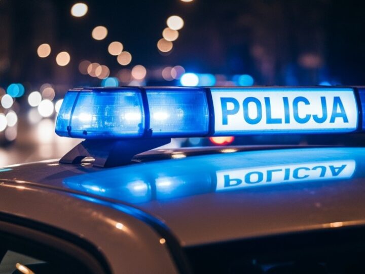 Pijany kierowca z zakazem zatrzymany za brak świateł i nielegalny pojazd