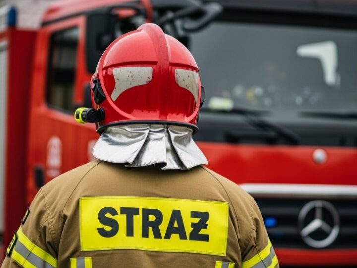 Pożegnanie czterech zasłużonych strażaków w Elblągu podczas uroczystej zbiórki