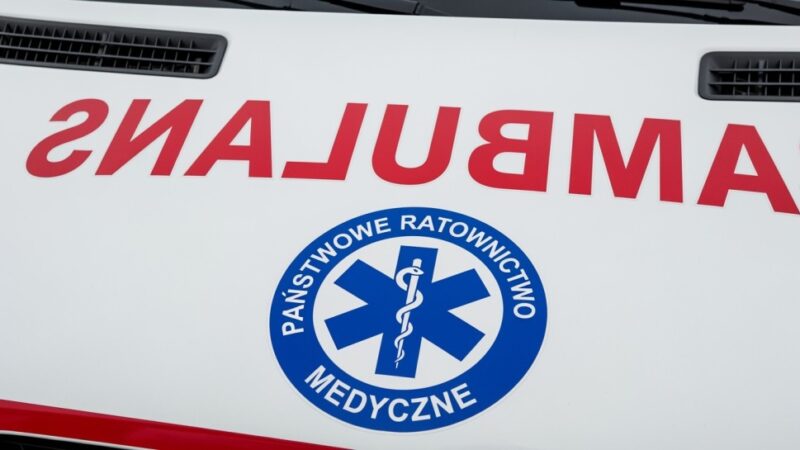 Niebezpieczne wędkowanie na lodzie w Elblągu – policja ratuje mężczyznę