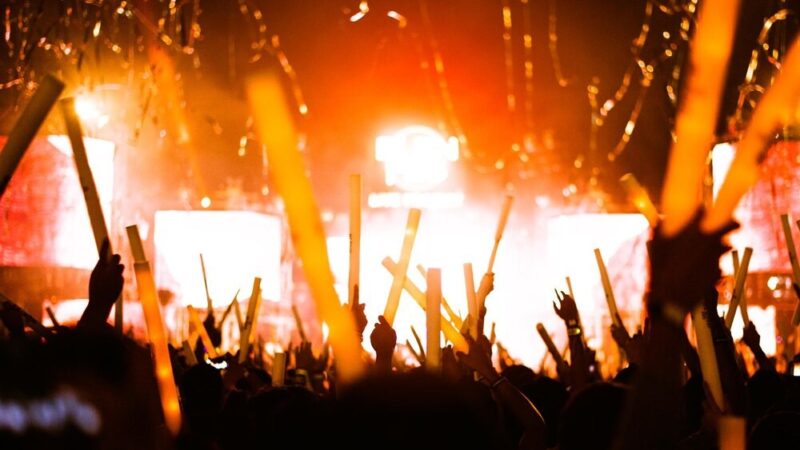 Magiczny wieczór z poezją i muzyką – koncert „Światło Świec” w Elblągu