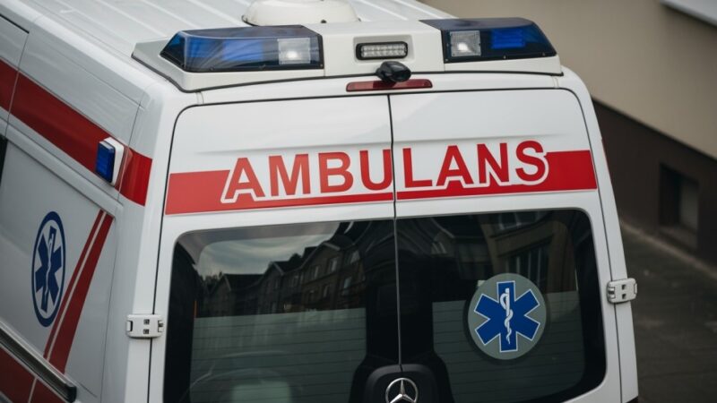 Mroźna interwencja: Policjanci ratują kierowcę na S7