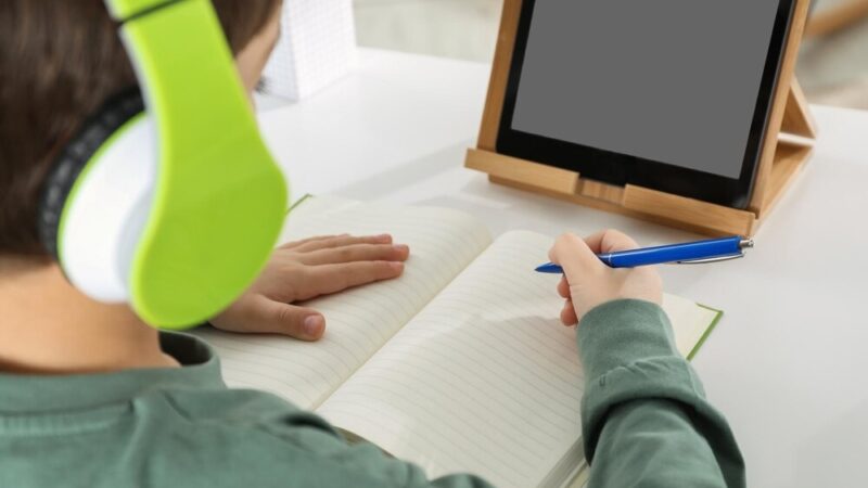 Mali ratownicy w akcji: uczniowie SP 11 uczą się pierwszej pomocy w Elblągu