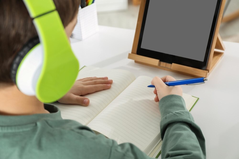 Mali ratownicy w akcji: uczniowie SP 11 uczą się pierwszej pomocy w Elblągu