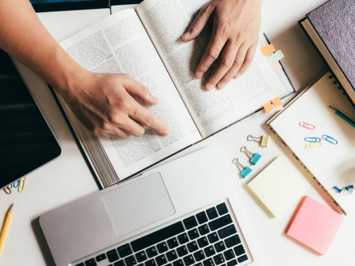 Nauczycielka Liceum Sztuk Plastycznych z nagrodą – I miejsce w powiecie i IV w województwie w Plebiscycie Edukacyjnym 2025