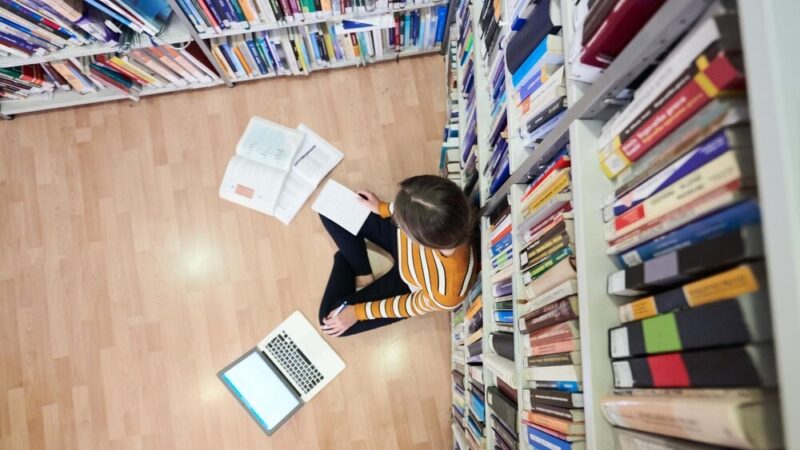 Darmowa szkoła online dla seniorów – rozwijaj się z ABCsenior.com!