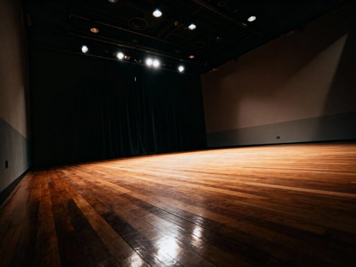 Jesień w CSE Światowid: „Przesyłka z zaświatów” – komedia o relacjach, emocjach i refleksji