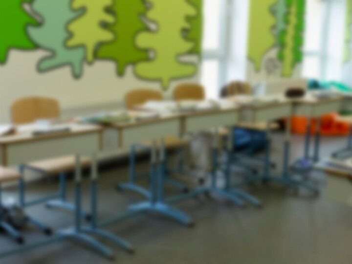 Emocjonalne pożegnanie maturzystów w Pasłęku: Nowe możliwości przed absolwentami