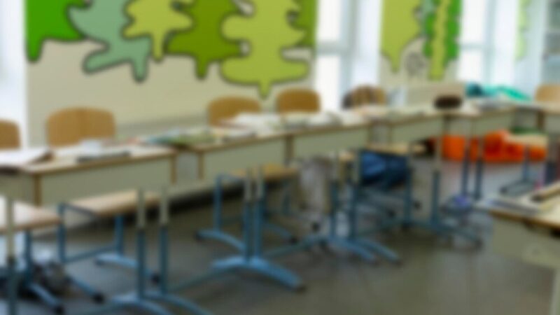 Emocjonalne pożegnanie maturzystów w Pasłęku: Nowe możliwości przed absolwentami