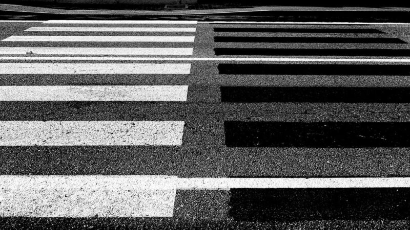 Poważny wypadek motocyklisty w Elblągu: 30-latek w szpitalu po zderzeniu na ul. Mickiewicza