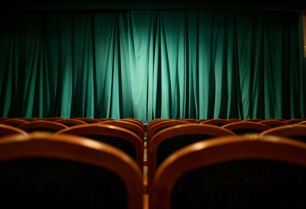 Genialny pomysł” – komedia z gwiazdami już 22 listopada w Elblągu!