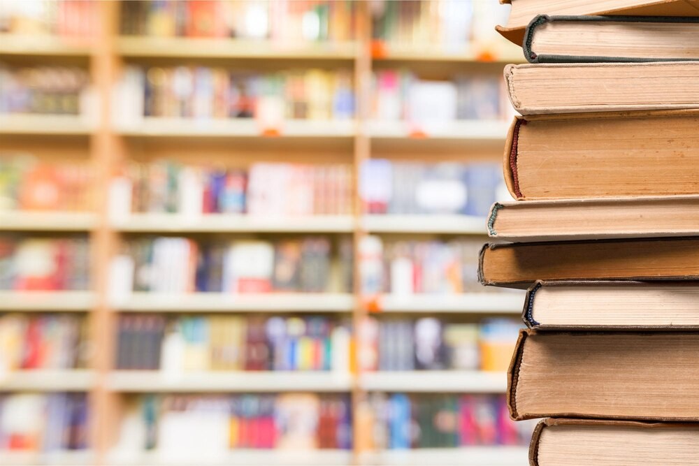 Czwartek z książkami – zmiany w godzinach otwarcia biblioteki!