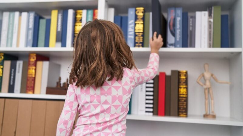 Wakacyjne szaleństwo w bibliotece: ostatnie chwile zabawy!
