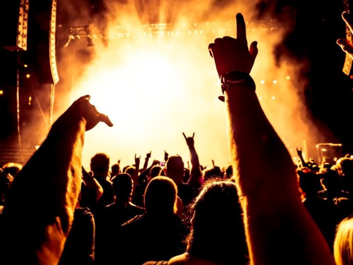 Surferzy Dzieciom: Emocjonujące Pożegnanie Lata na Fali