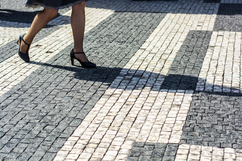 Chwile przed tragedią: Motorowerzystka wjeżdża pod koła samochodu