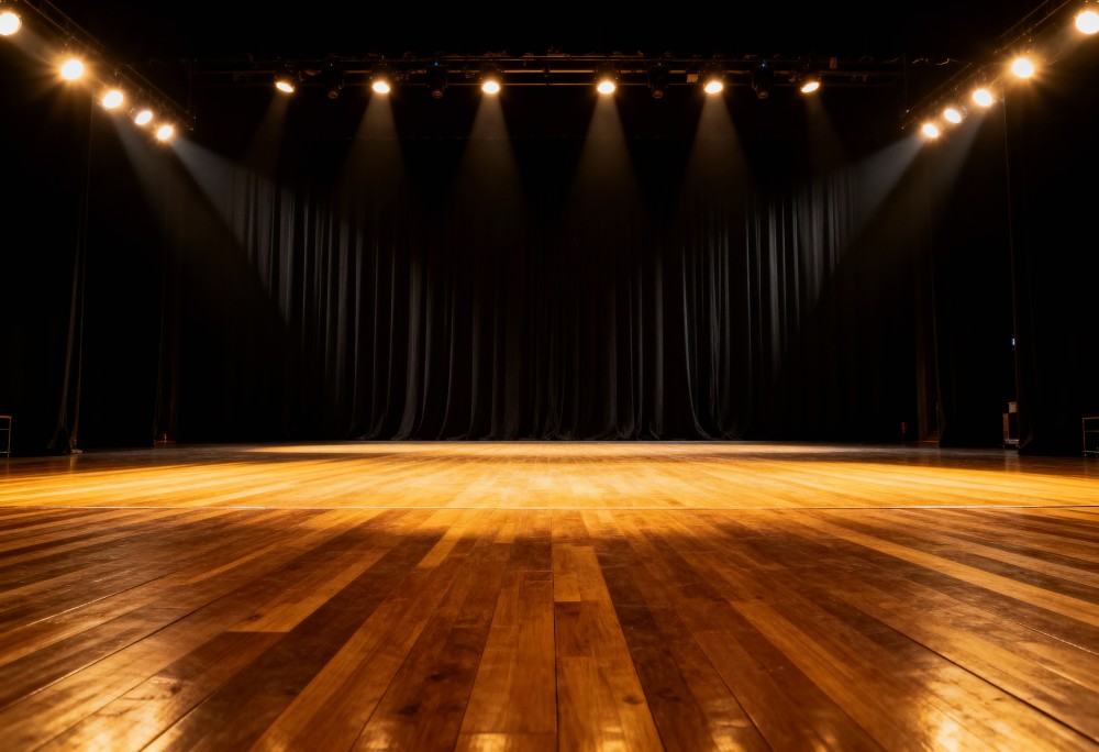 Teatralna uczta tej jesieni: Odkryj „Przesyłkę z zaświatów”
