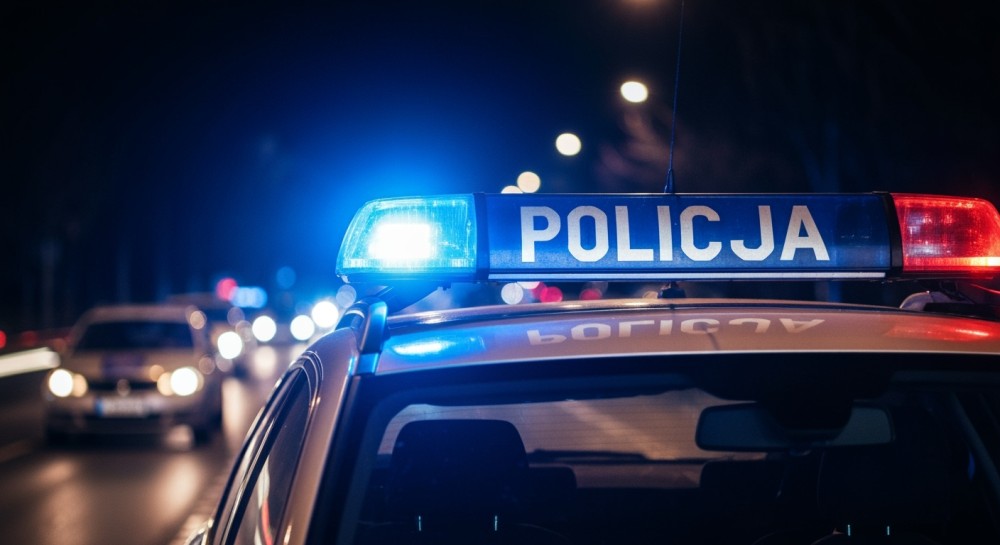 Niespodziewana interwencja: policja odkrywa marihuanę i poszukiwaną kobietę w jednym mieszkaniu