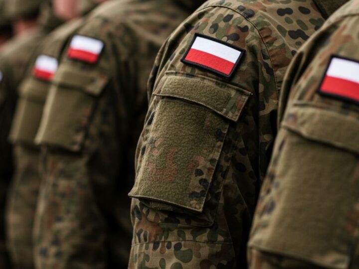 Uczniowie ZSEiT na wojewódzkich obchodach święta organów MON. Wyróżniono byłego dyrektora szkoły